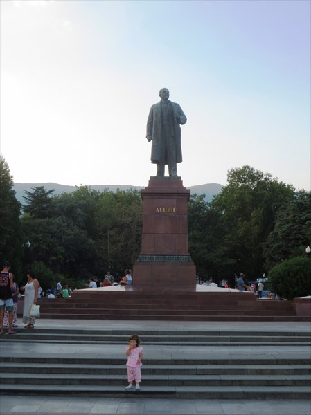 Памятник В. И. Ленину (Ульянову) (Ялта) 1954